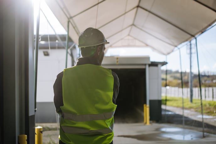rear-view-of-warehouse-worker-waiting-on-loading-d-2023-12-06-01-34-26-utc